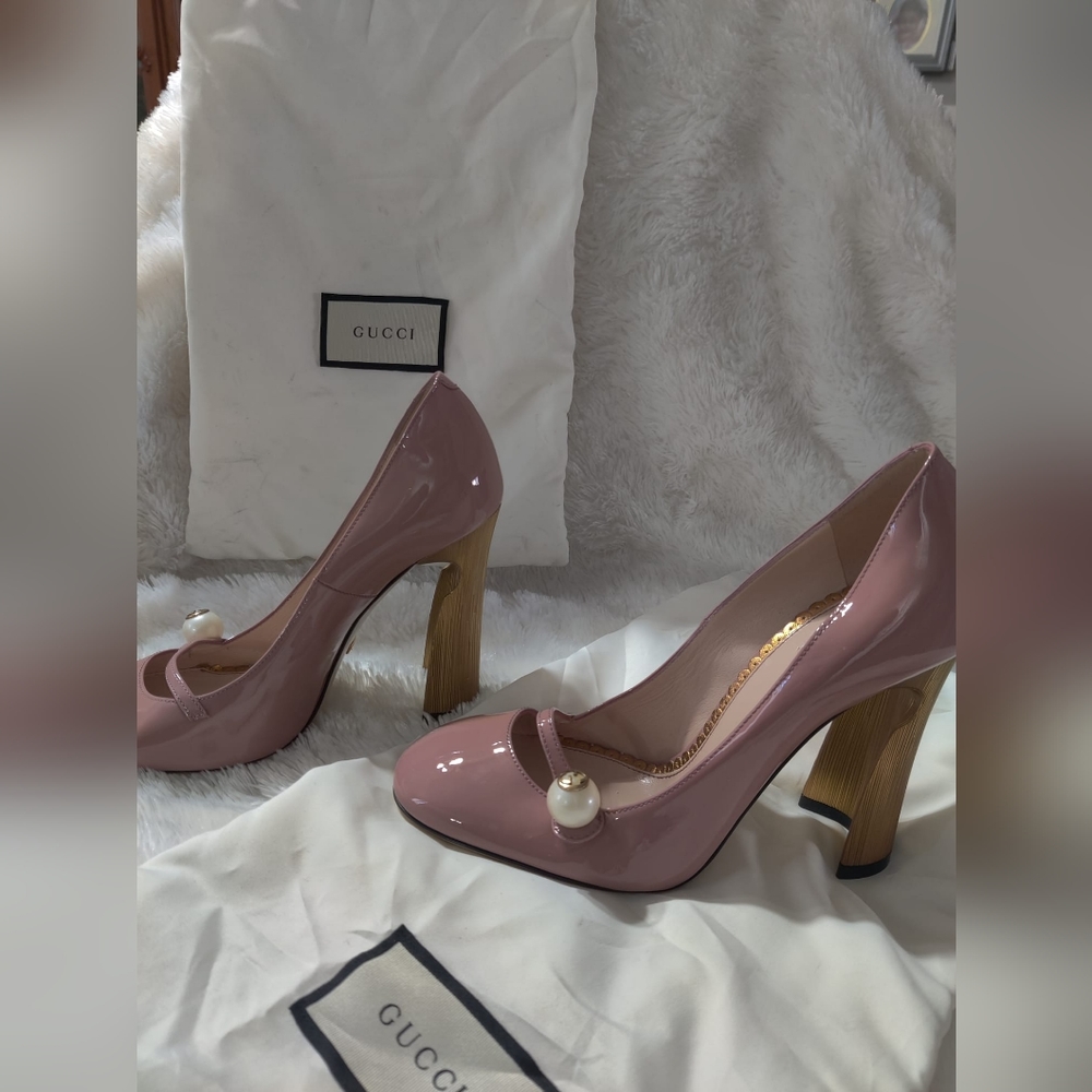 Gucci Beige Patent Leather Vernice Pearl Arielle Mary Jane Pumps
